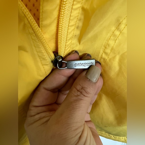 Patagonia yellow windbreaker- size small - excellent condition - Picture 3 of 6